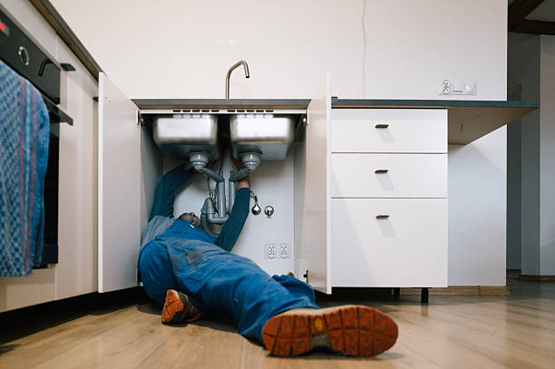 Professional Emergency Plumber technician working in Elka Park, NY
